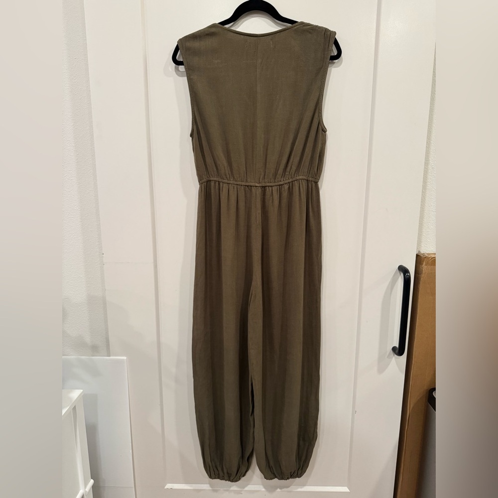 Jumpsuit sleeveless olive green Size Large NWT - Picture 2 of 6